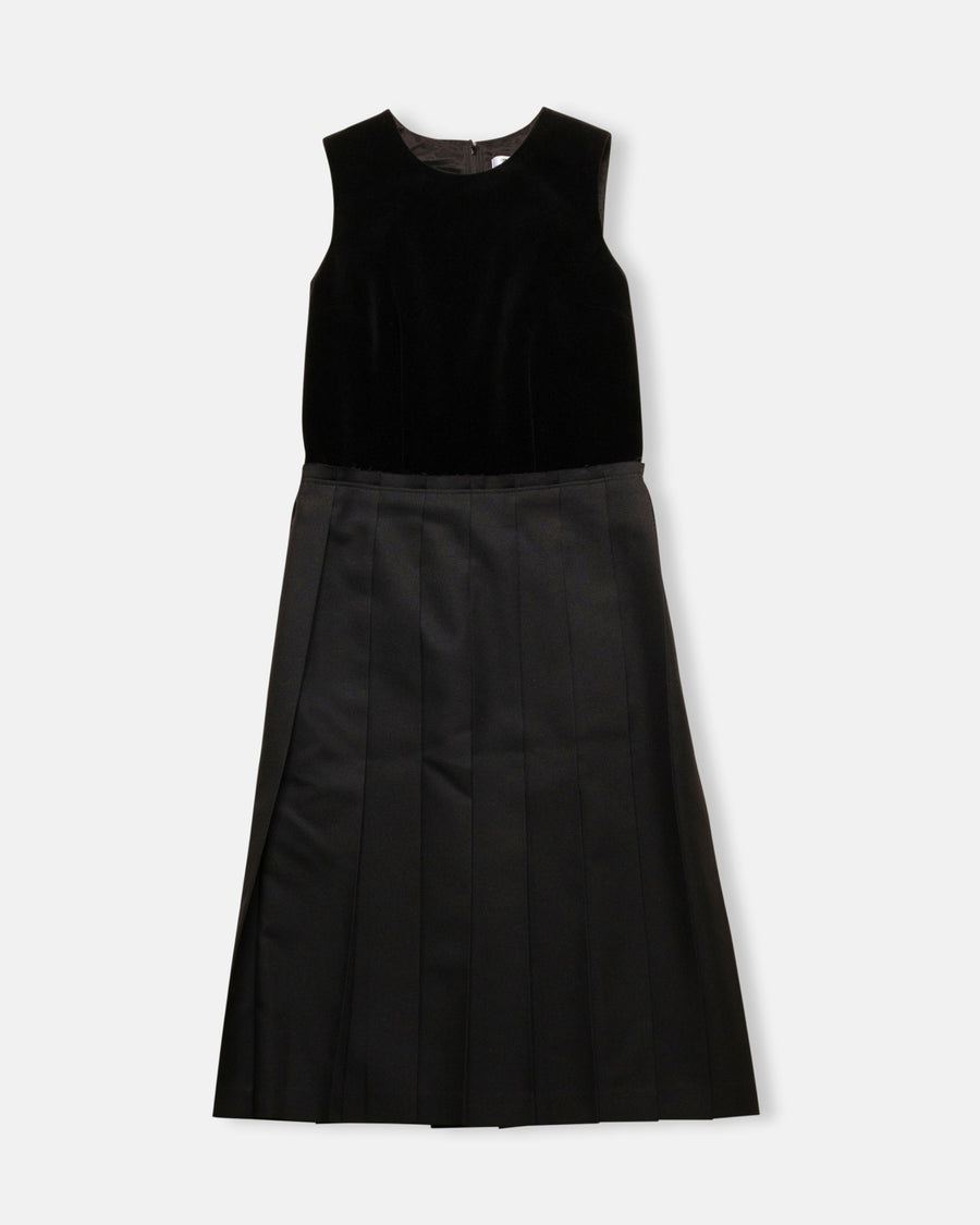 sleeveless dress with pleated skirt