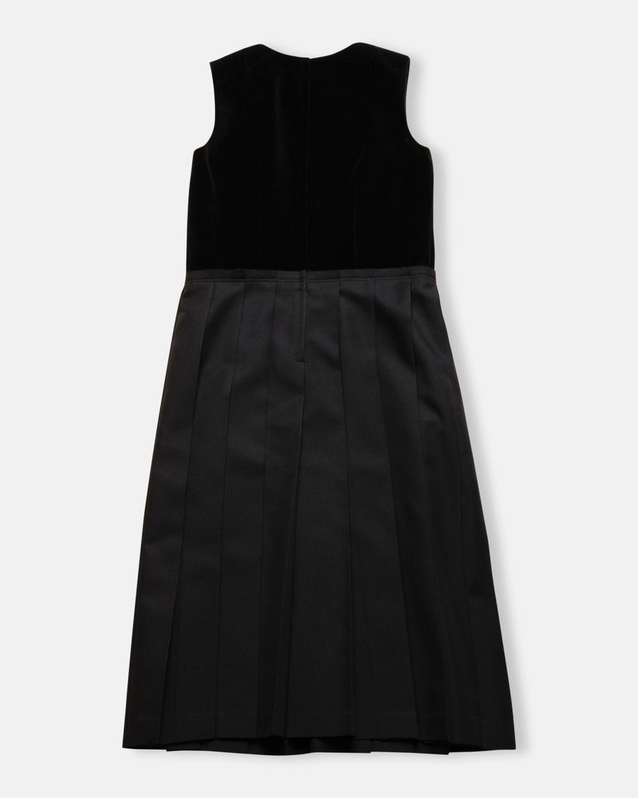 sleeveless dress with pleated skirt