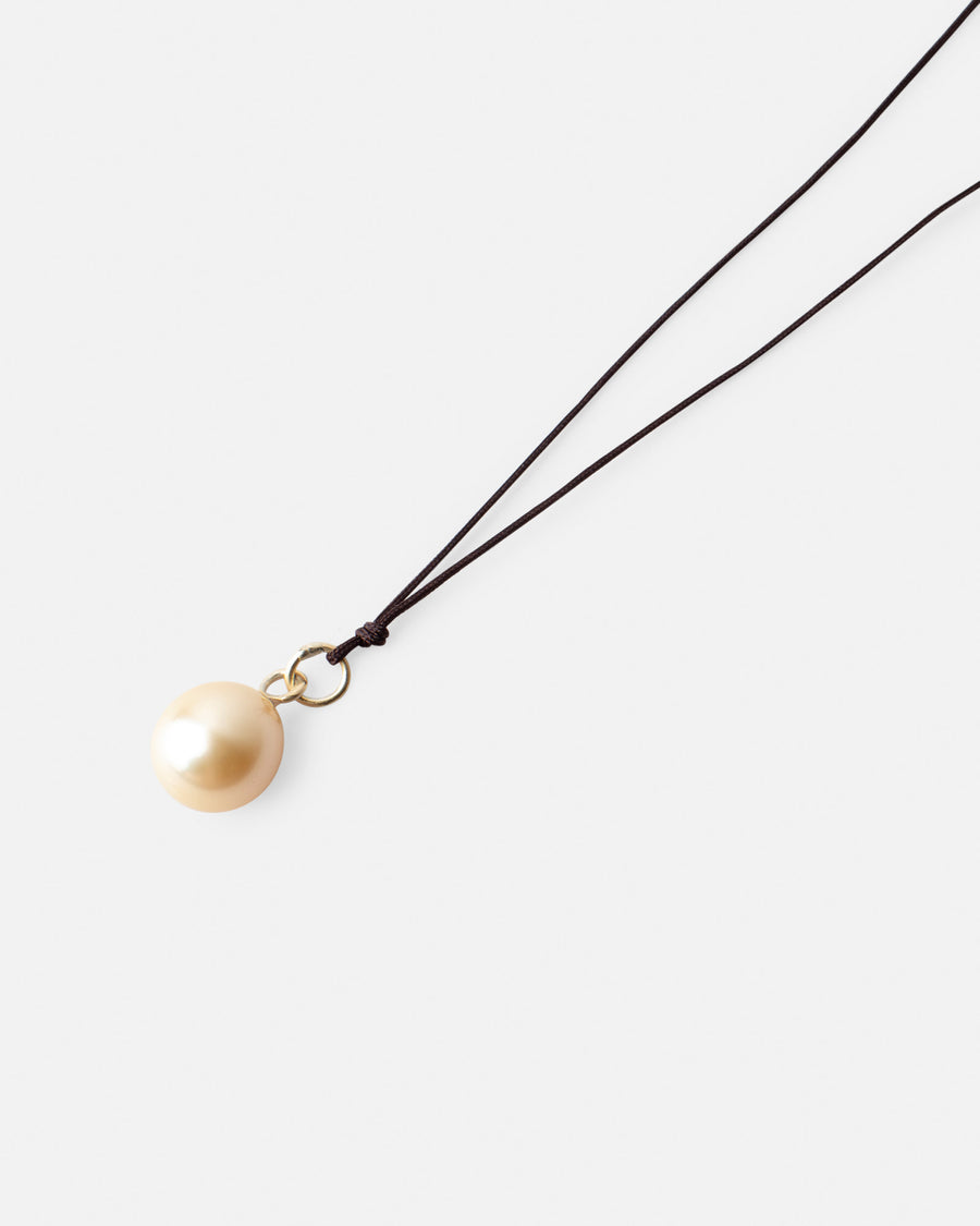 Gold pearl pendant